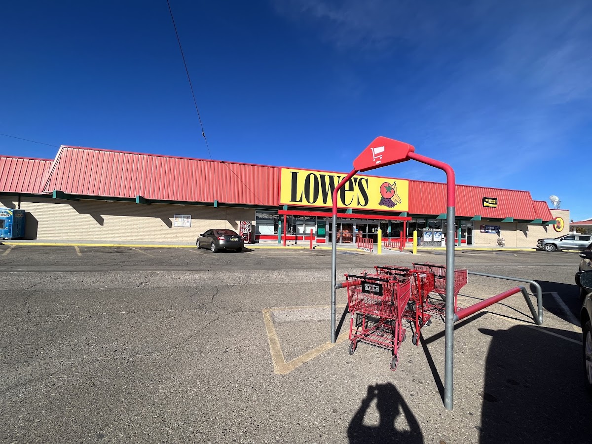 Lowe's Market