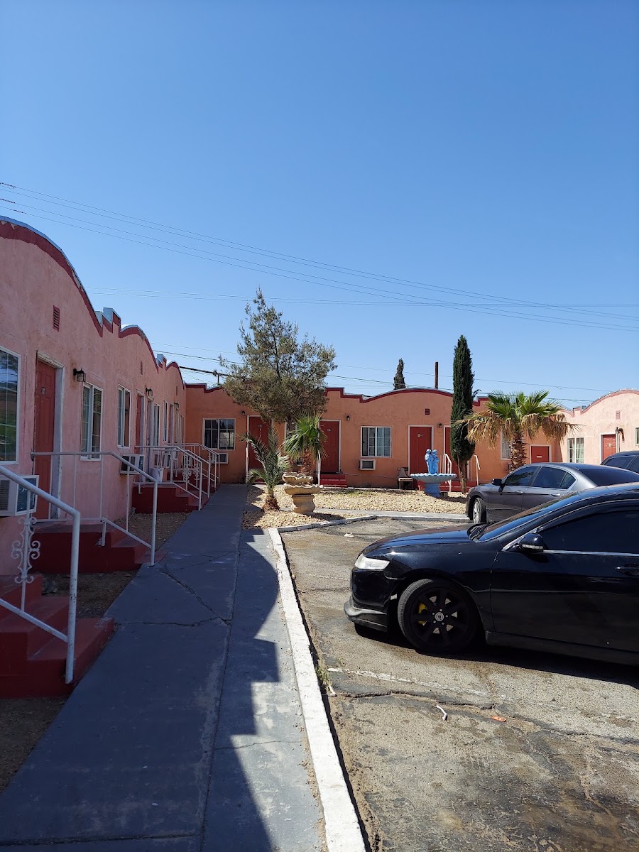 Topper Motel