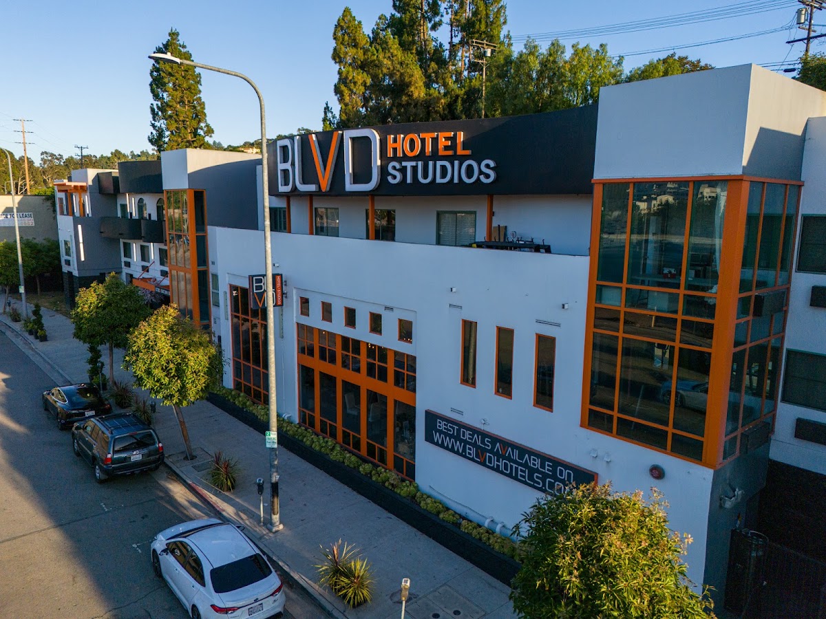 BLVD Hotel & Studios