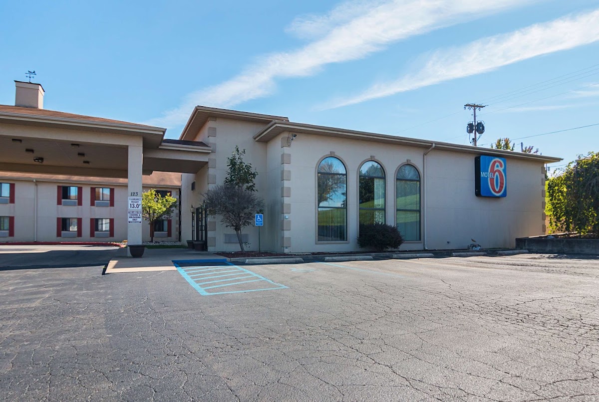 Motel 6 Hannibal, MO