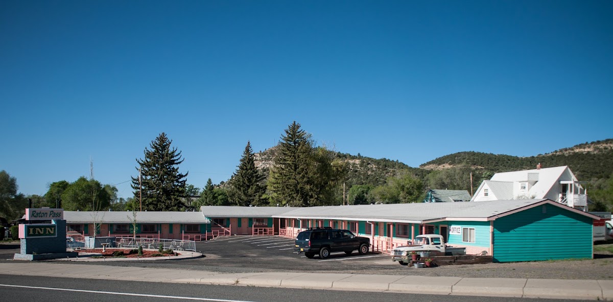Raton Pass Motor Inn