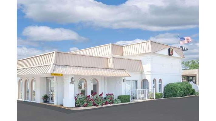 Super 8 by Wyndham Morton Grove/Chicago