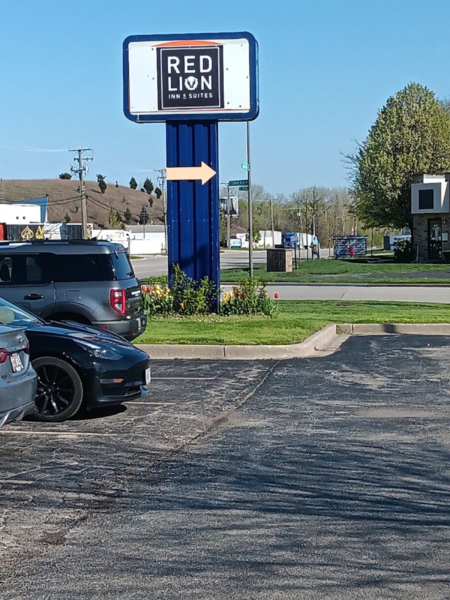 Red Lion Inn & Suites Elk Grove Village