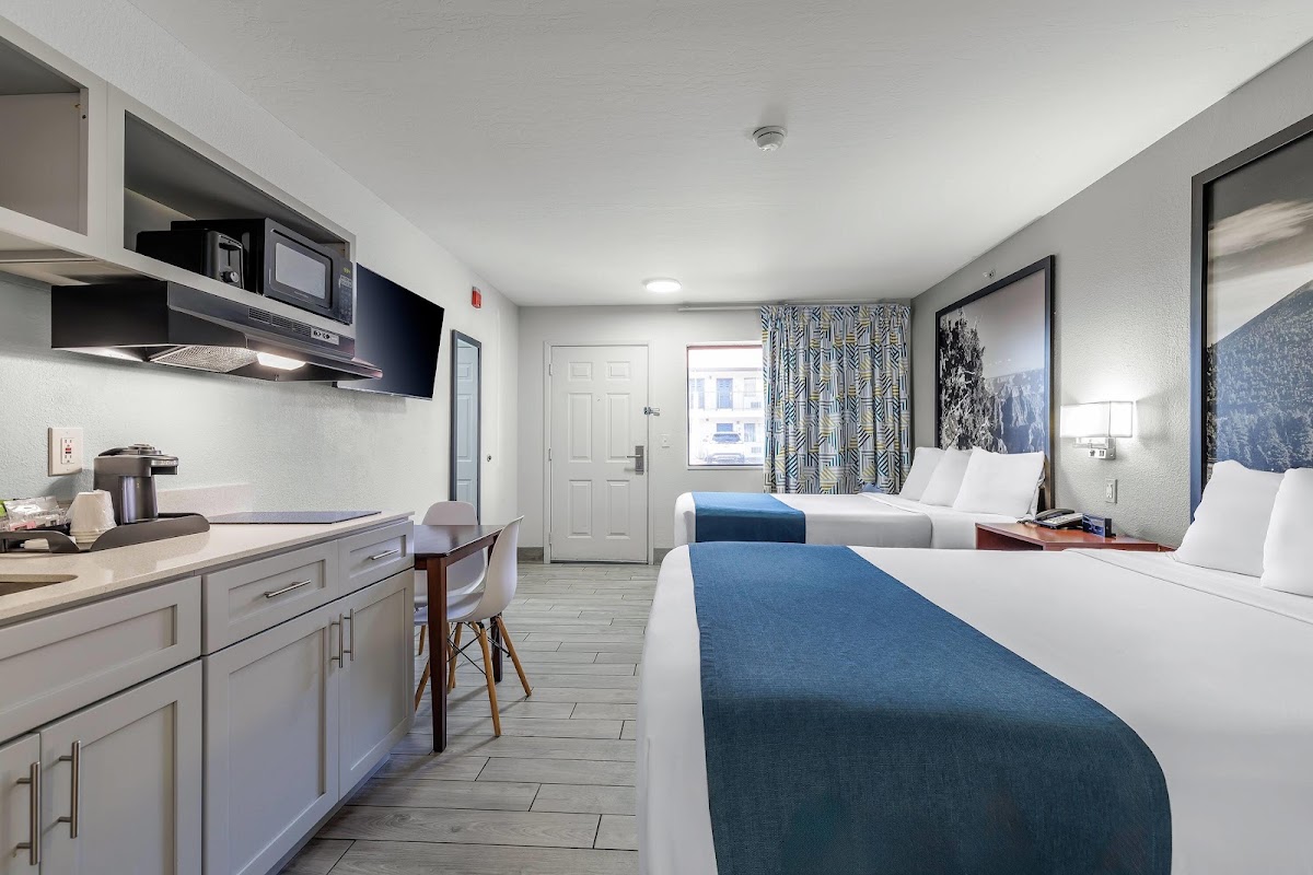 Days Inn & Suites by Wyndham Flagstaff Near University