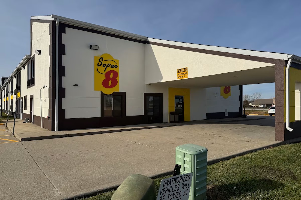 Super 8 by Wyndham Lincoln