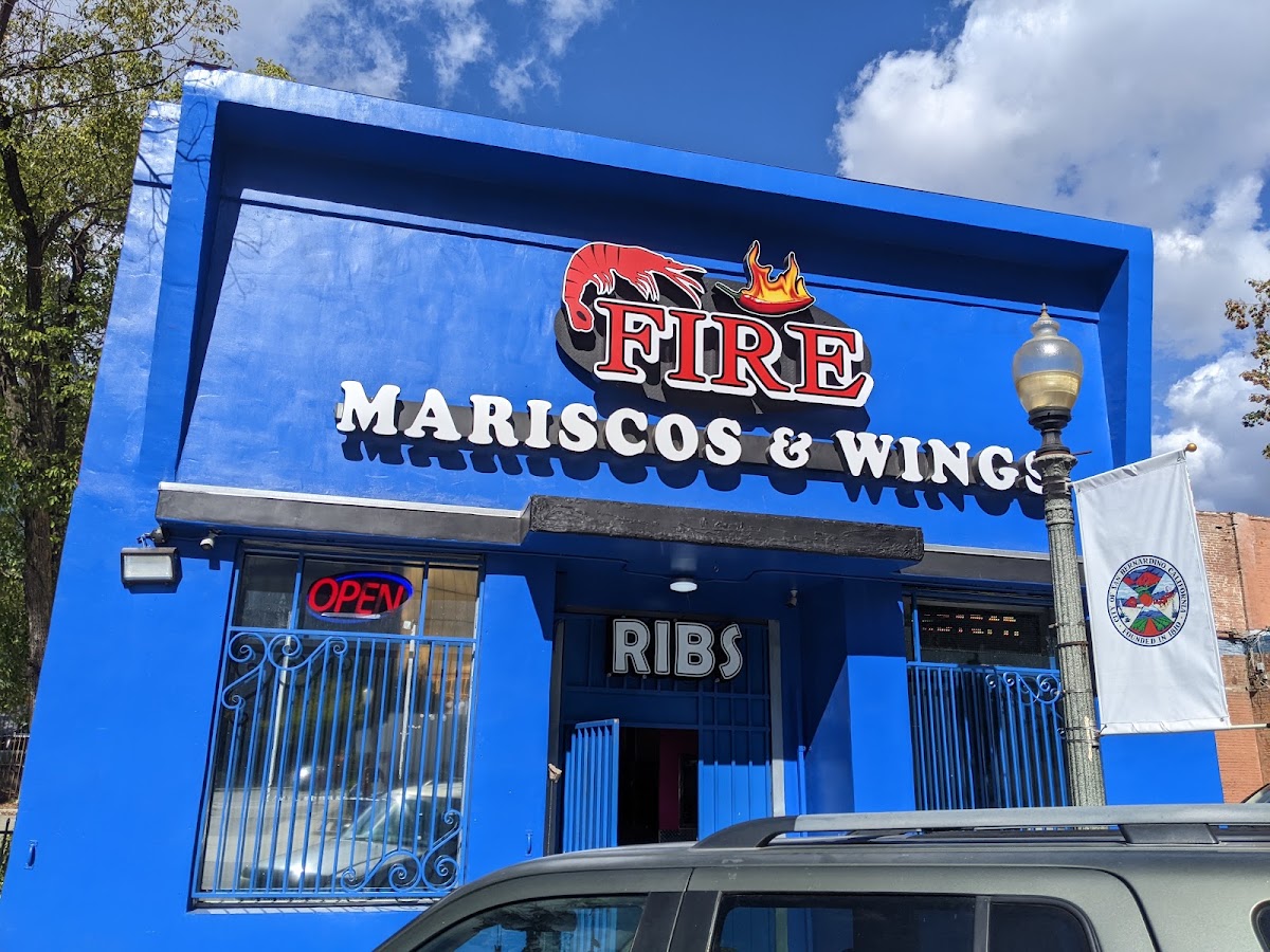 FIRE Mariscos, Wings, Ribs