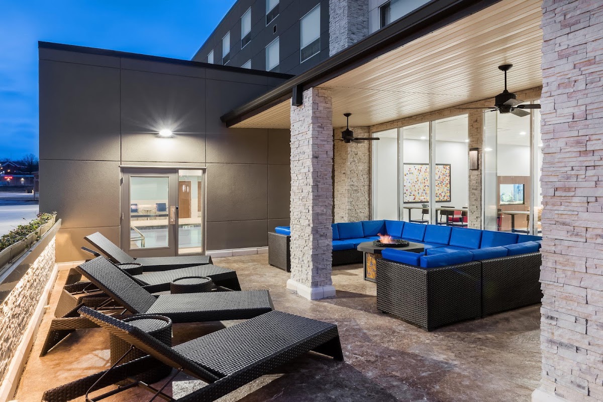 Holiday Inn Express & Suites West Plains Southwest by IHG
