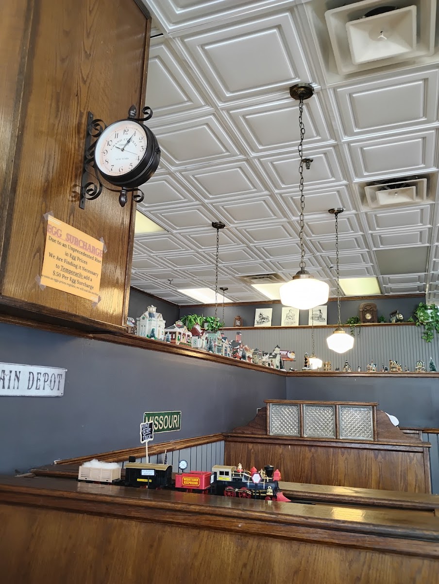 Union Station Deli & The Club Car Pub