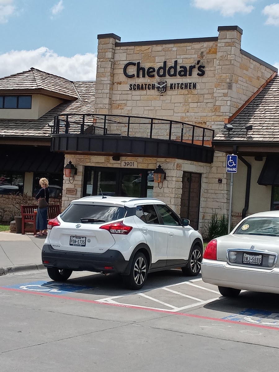 Cheddar's Scratch Kitchen