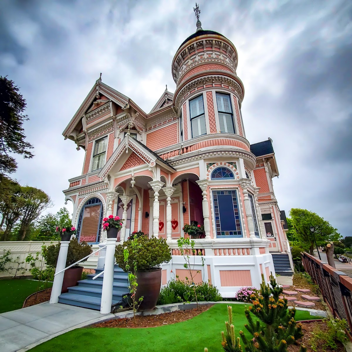 The Pinc Lady Mansion