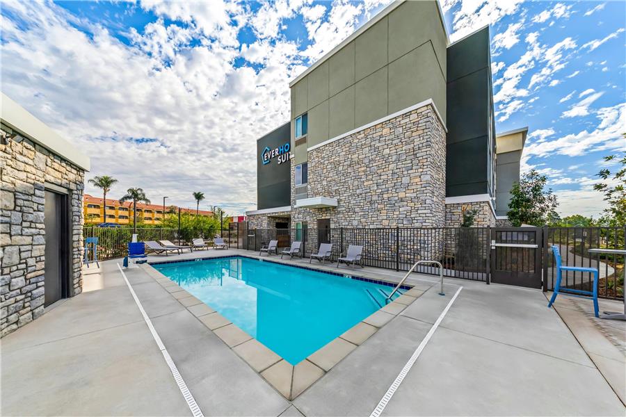 Everhome Suites Ontario
