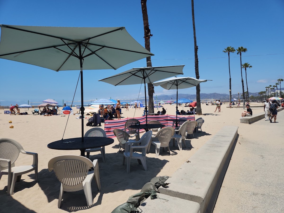 Perry's Café & Beach Rentals - Santa Monica 2400