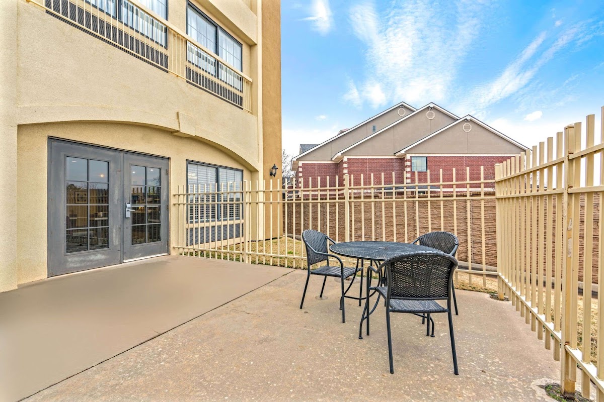 La Quinta Inn & Suites by Wyndham Oklahoma City -Yukon