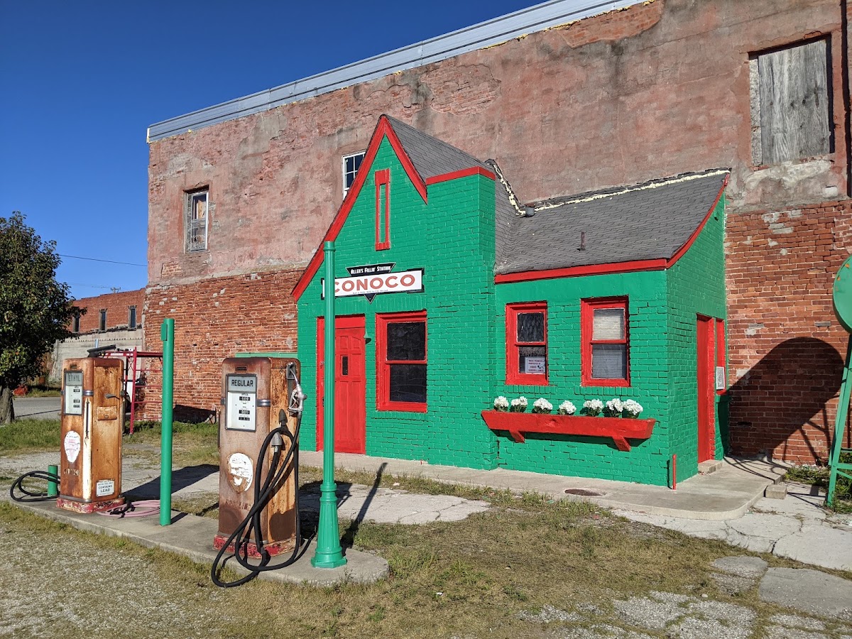Historic Route 66 - Allen's Conoco Fillin' Station