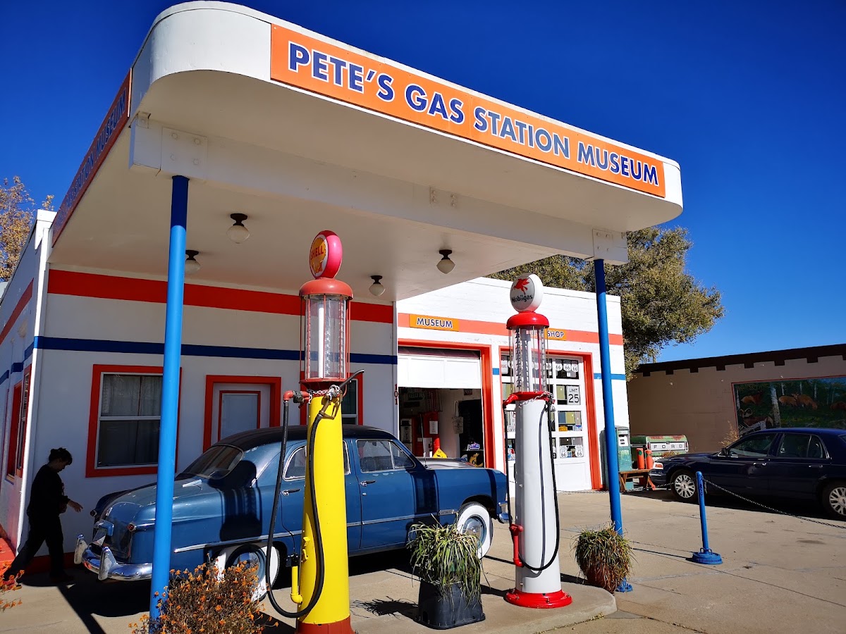 Pete's Route 66 Gas Station Museum
