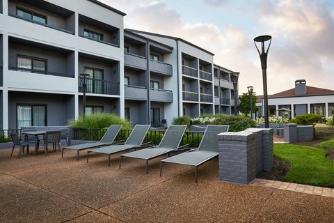 Courtyard by Marriott St. Louis Westport Plaza