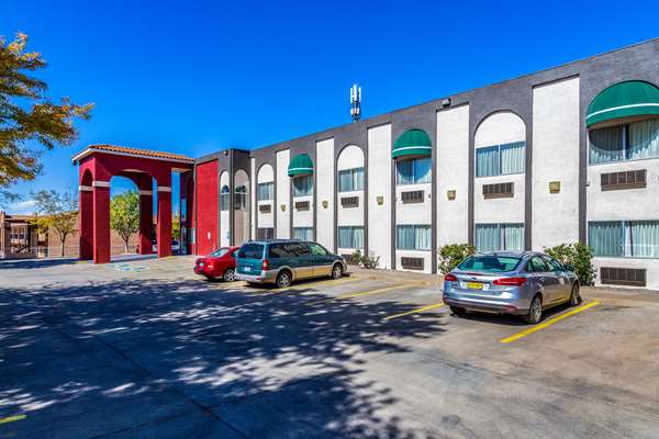 Econo Lodge Inn & Suites Albuquerque East I-40 Eubank Exit