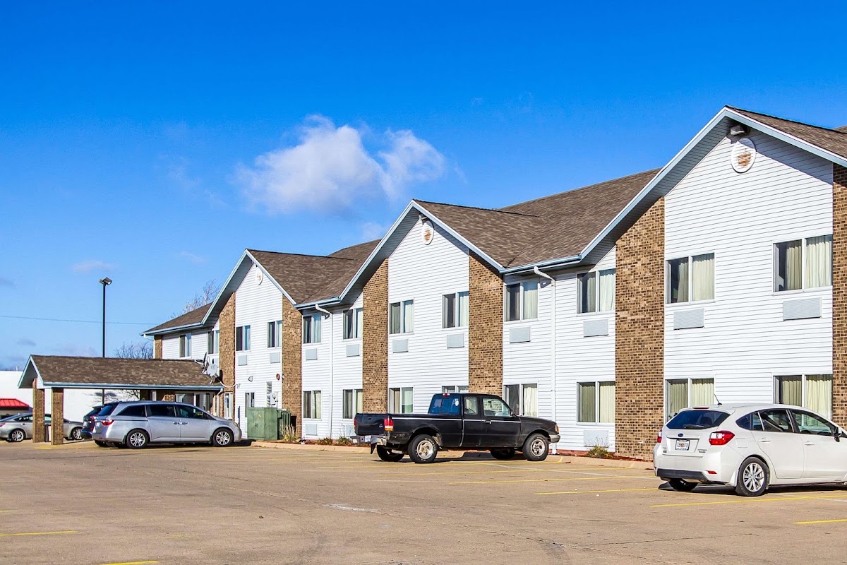 Econo Lodge Inn & Suites Pekin - Peoria Area