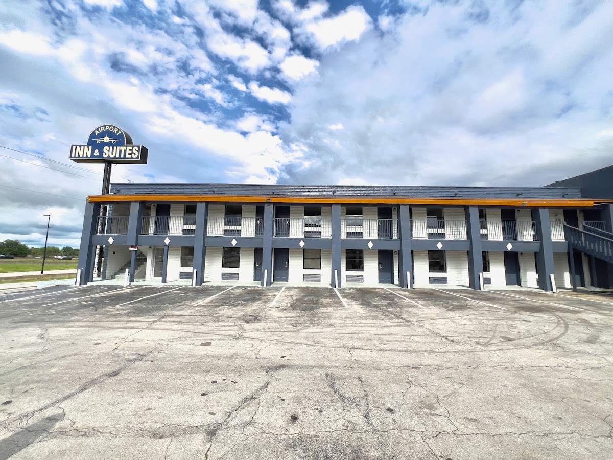 Airport Inn & Suites