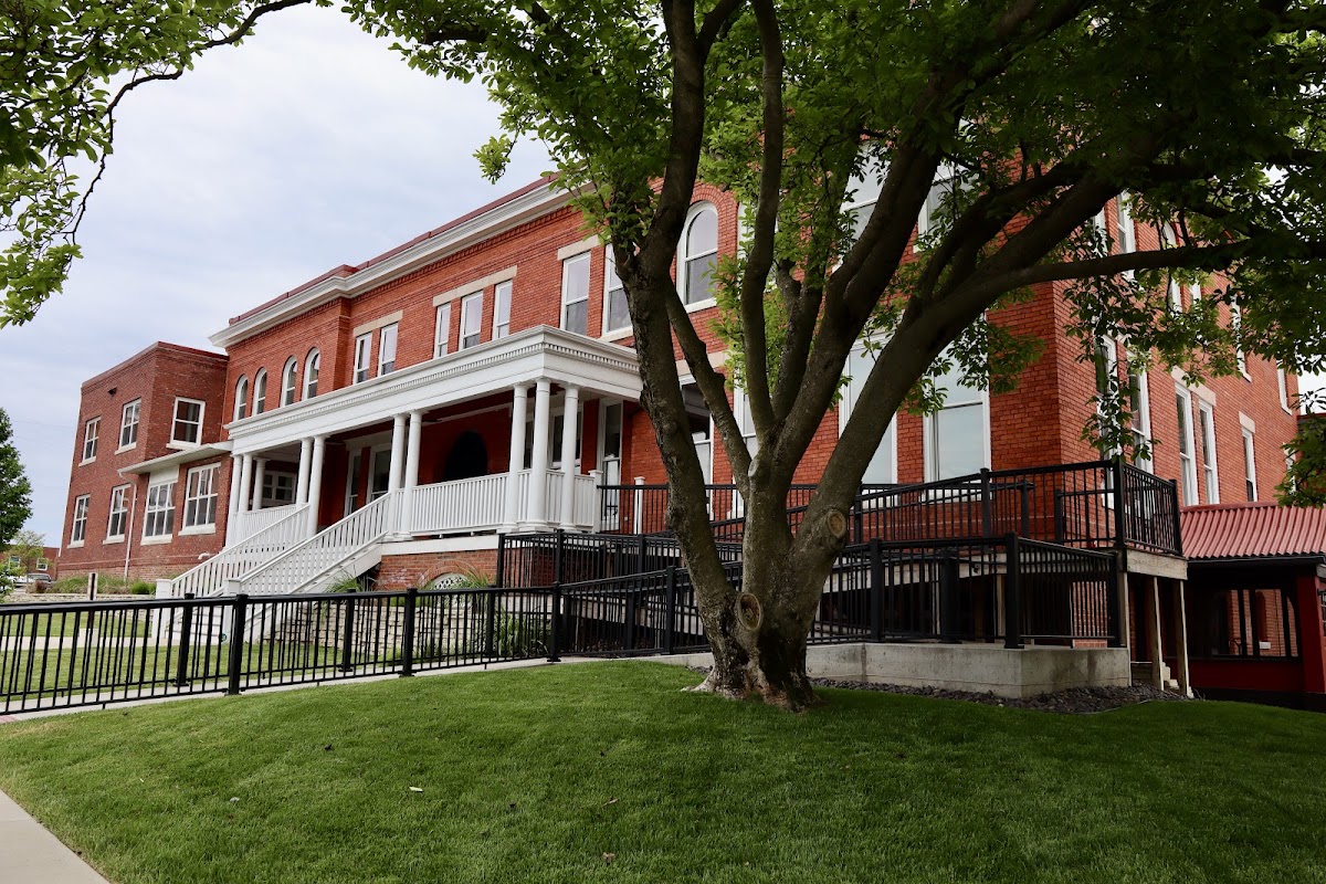 Historic Red Rooster Inn