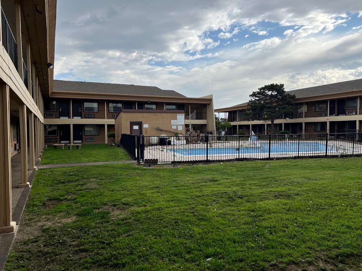 Super inn & Suites