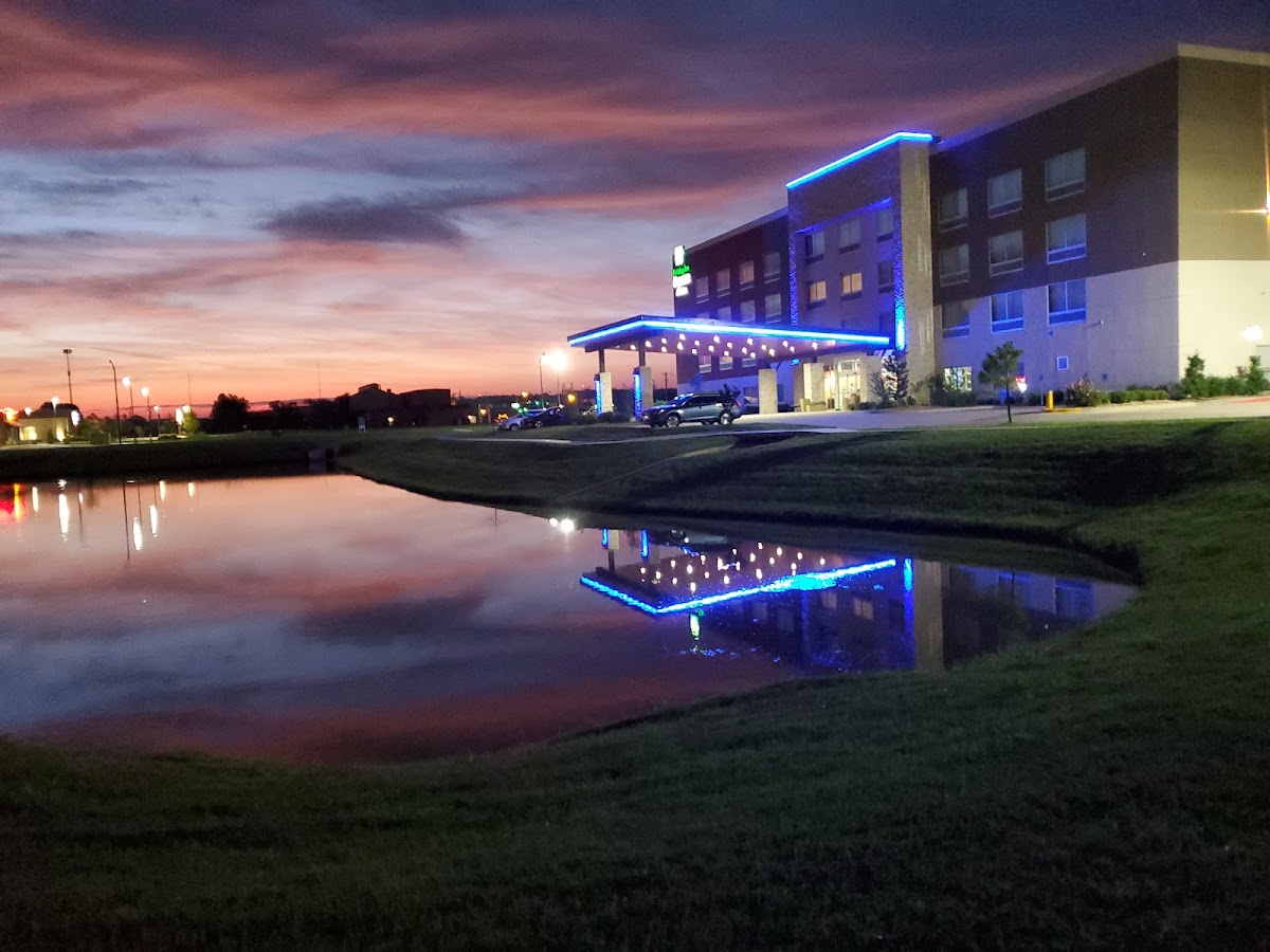 Holiday Inn Express & Suites Tulsa West - Sand Springs, an IHG Hotel