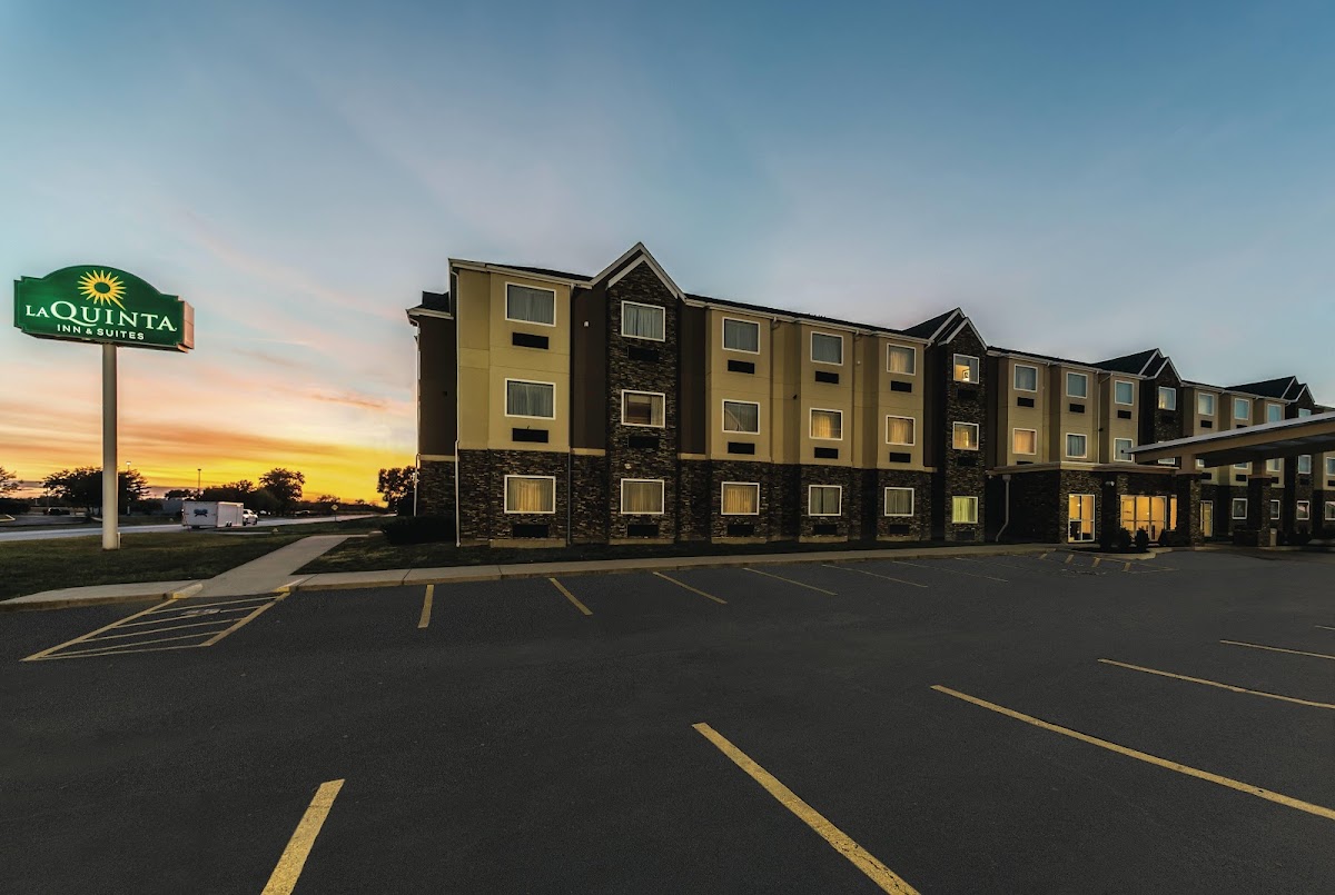 La Quinta Inn & Suites by Wyndham Collinsville - St. Louis