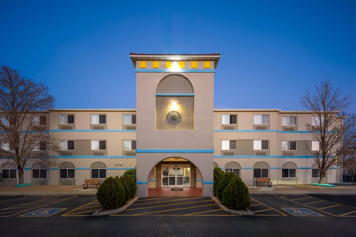 Days Inn & Suites by Wyndham Airport Albuquerque