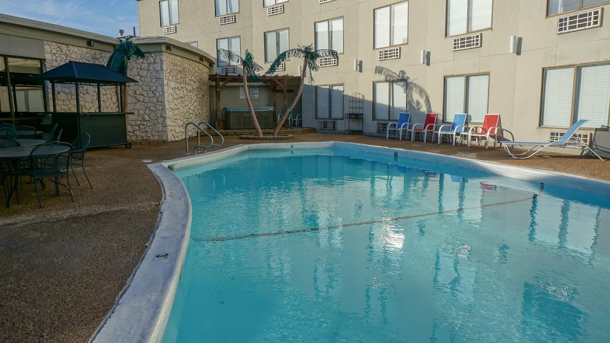 Lamplighter Inn & Suites