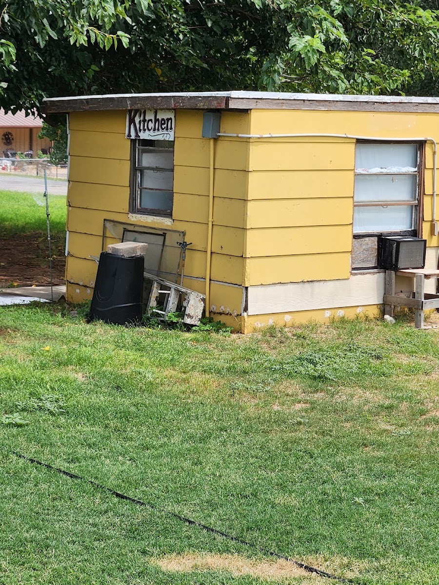 Easter's Lakeside Motel