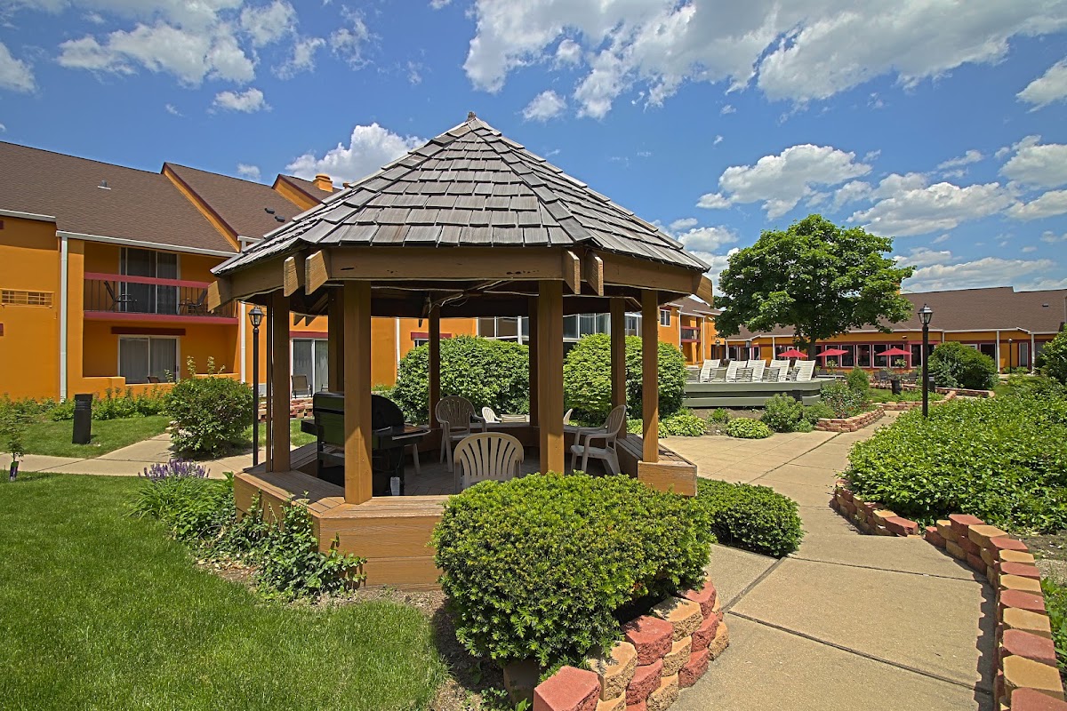 Chicago Club Inn Suites