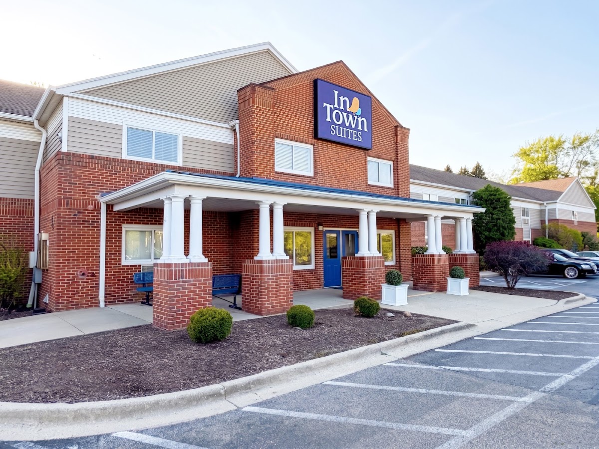 InTown Suites Extended Stay Chicago IL - Oakbrook