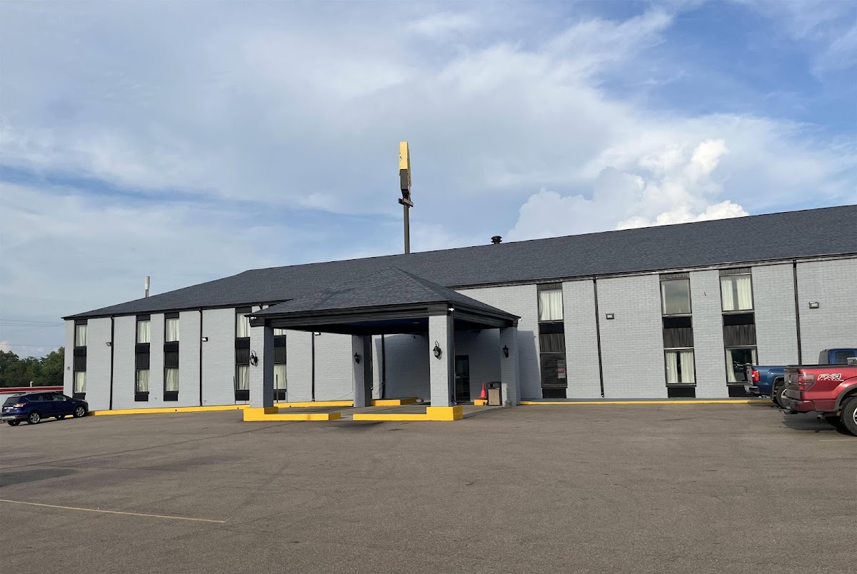 Days Inn & Suites by Wyndham Bloomington/Normal IL