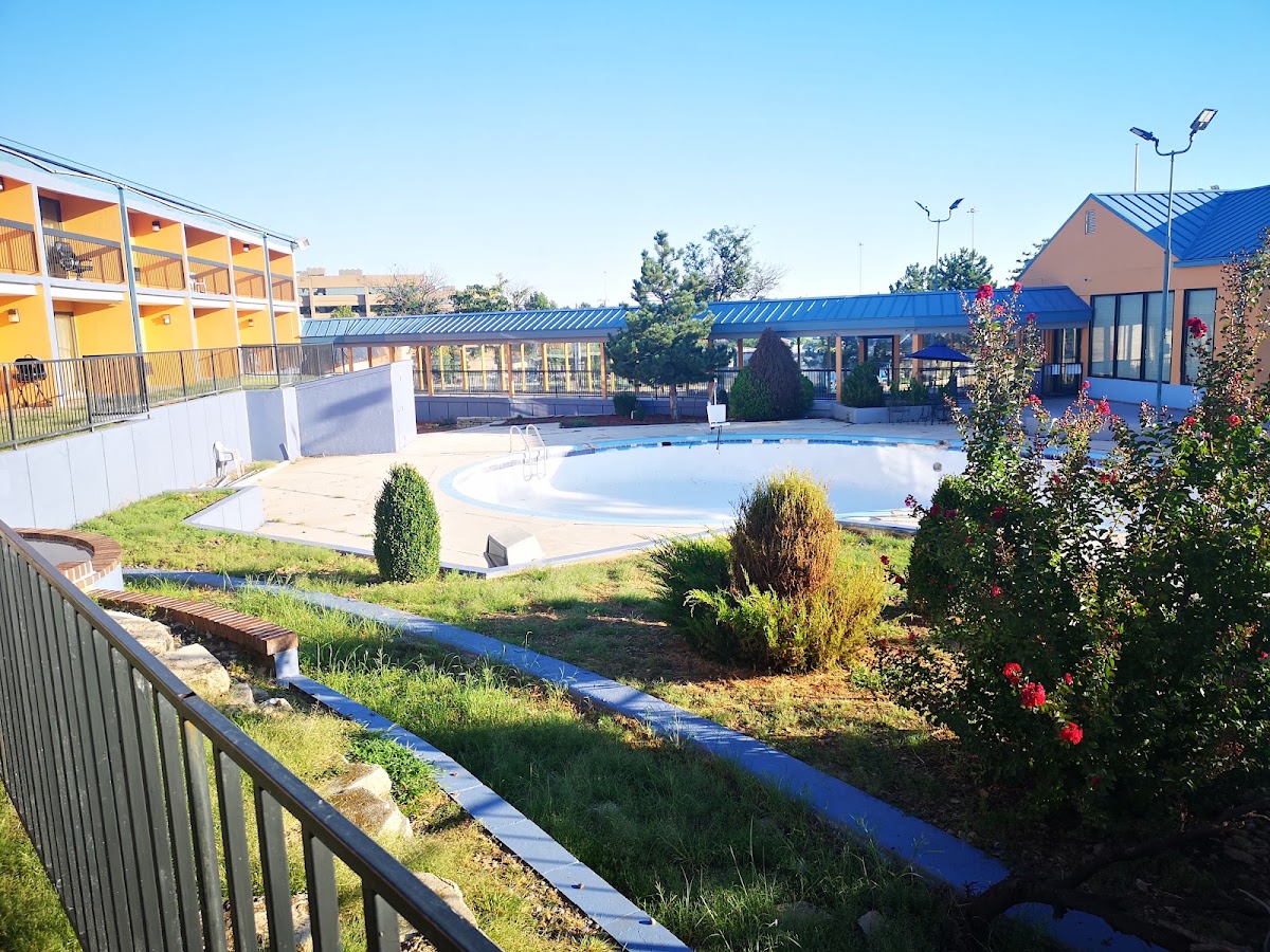 Lincoln Inn Express Hotel and Suites