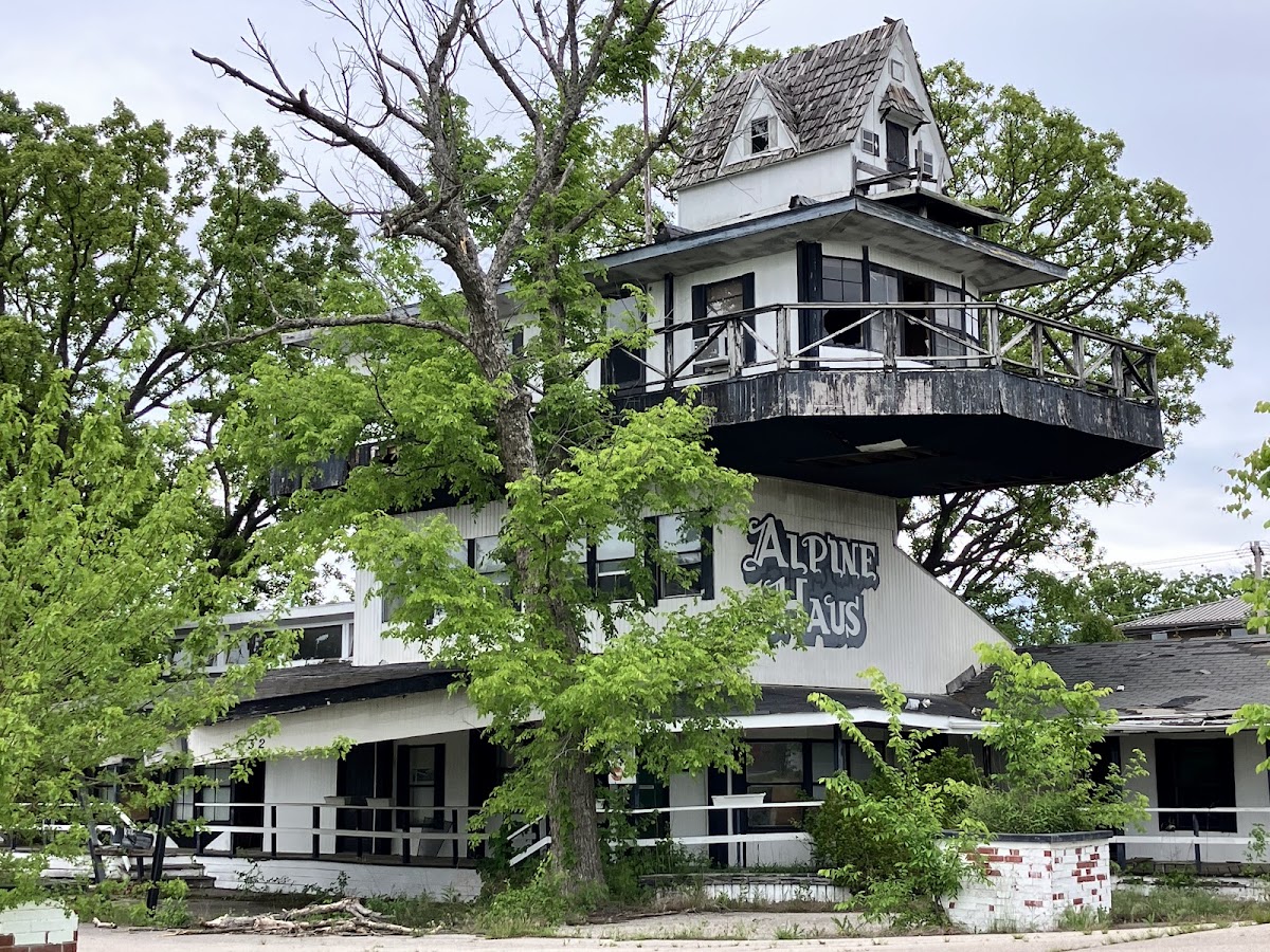 Alpine Haus Motel/Apartments