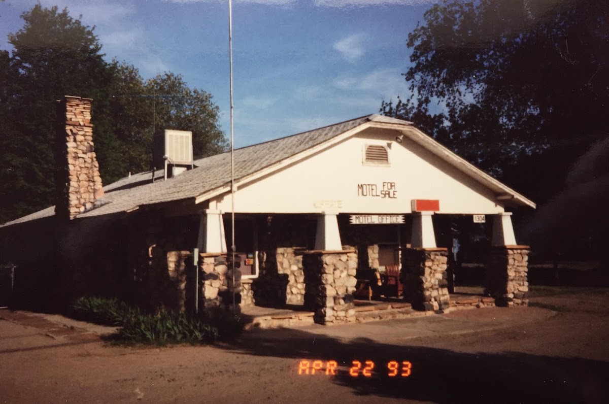 Primrose Inn & Suites
