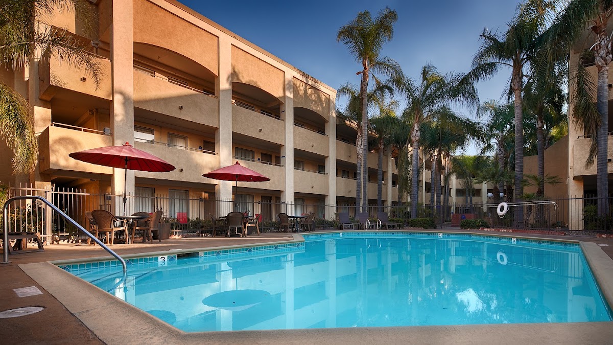 Hotel d’Lins Ontario Airport