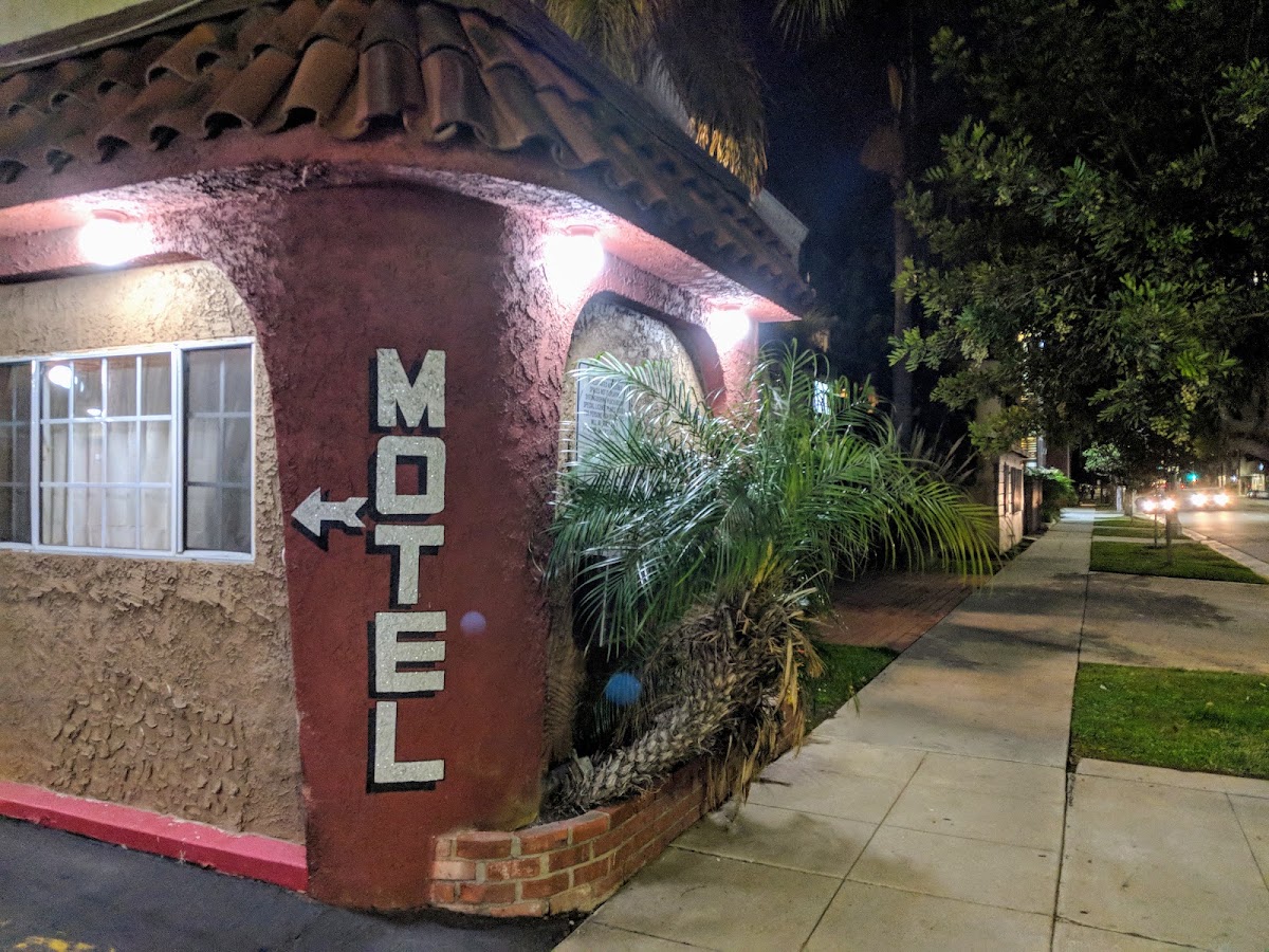 UpTown Inn