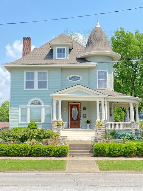 The Carlinville Grand (AirBnb and VRBO)