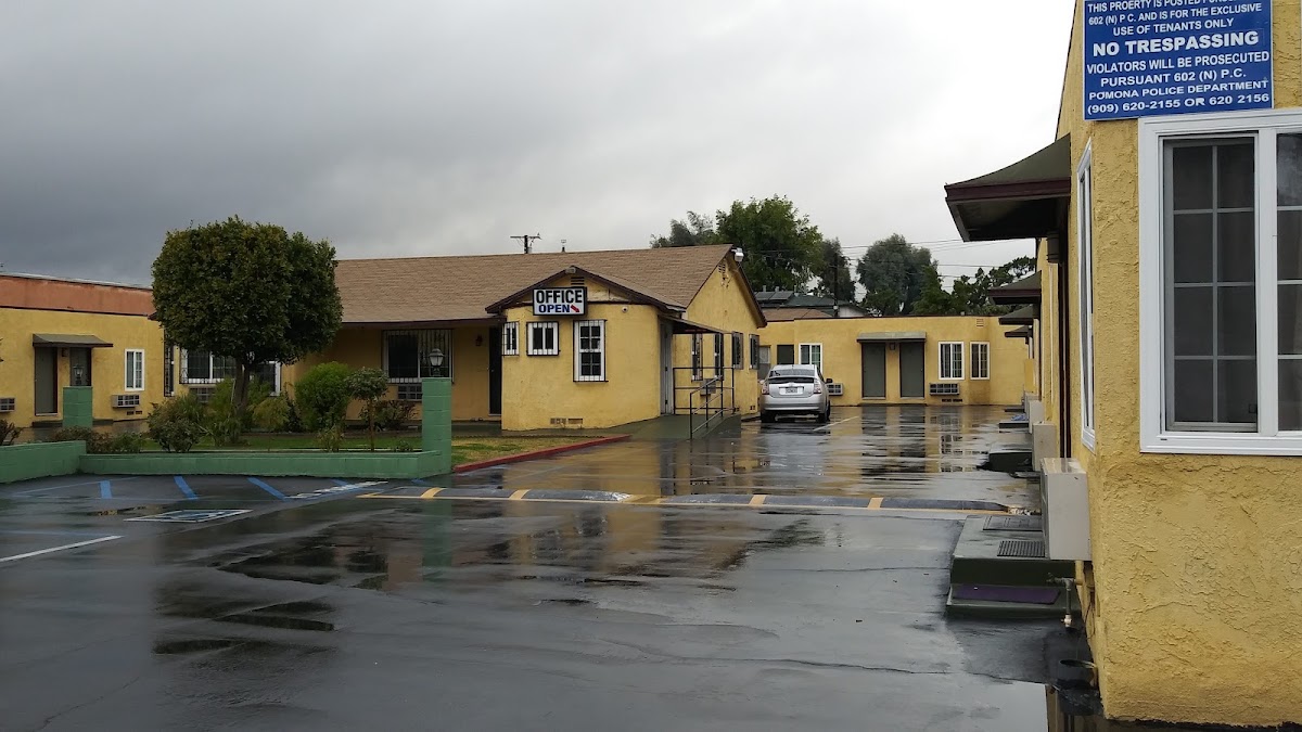 Deluxe Motel