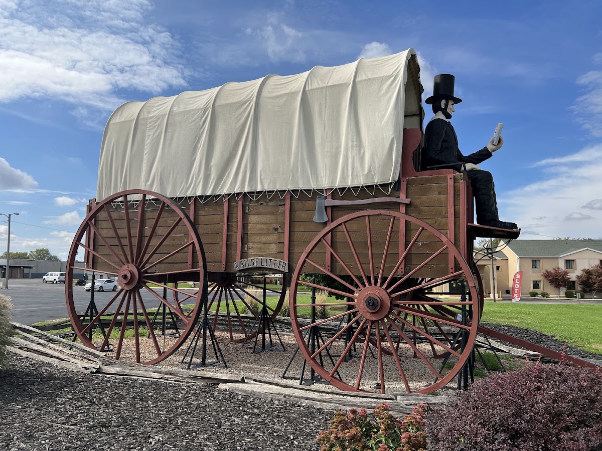 World's Largest Railsplitter Covered Wagon