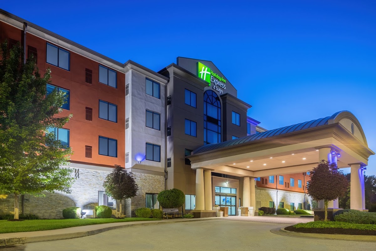 Holiday Inn Express & Suites Kansas City Airport by IHG