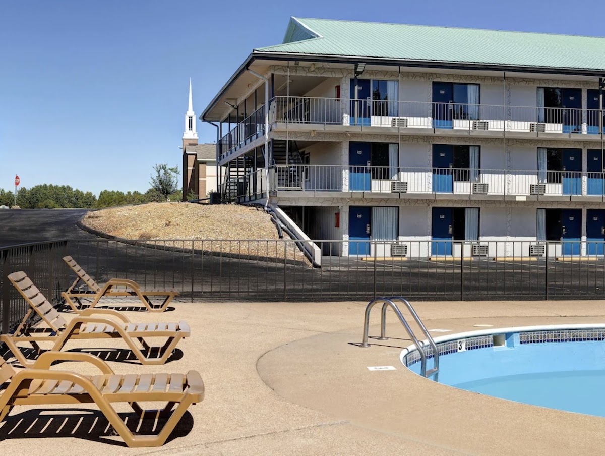 Crestview Inn