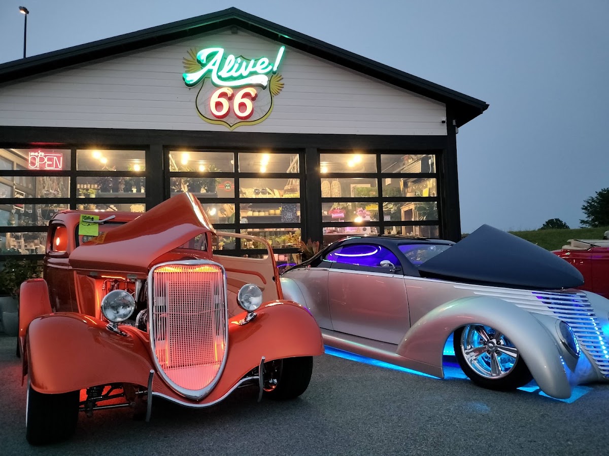 Route 66 Motorheads Bar & Grill, Museum and Entertainment Complex