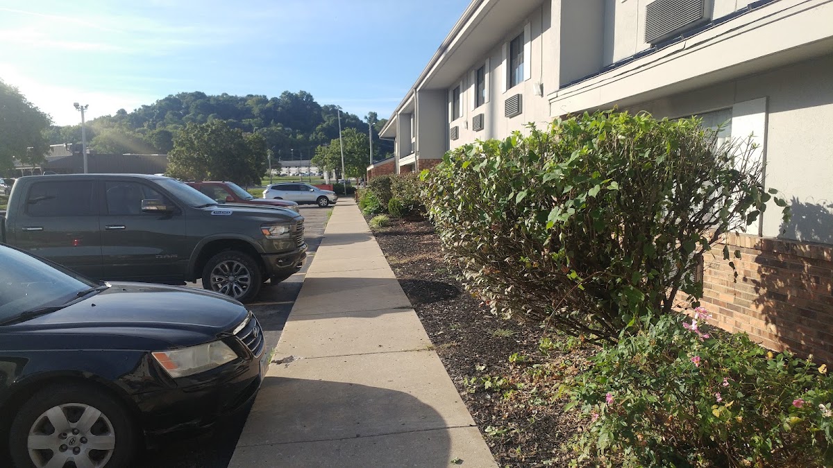 Days Inn & Suites by Wyndham Caseyville