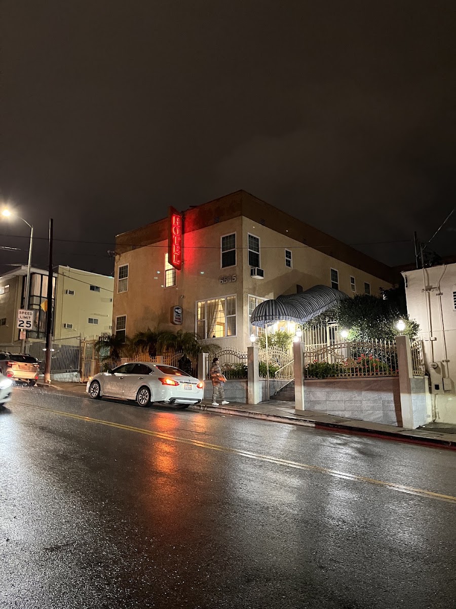 Trylon Hotel