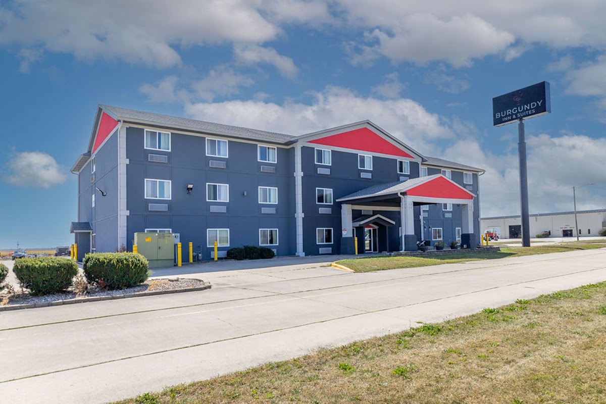 BURGUNDY INN & SUITES