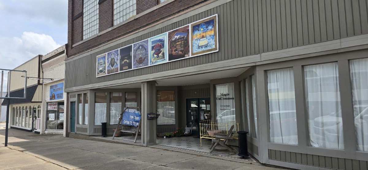 The Maple UnCommon Guest House & Gallery