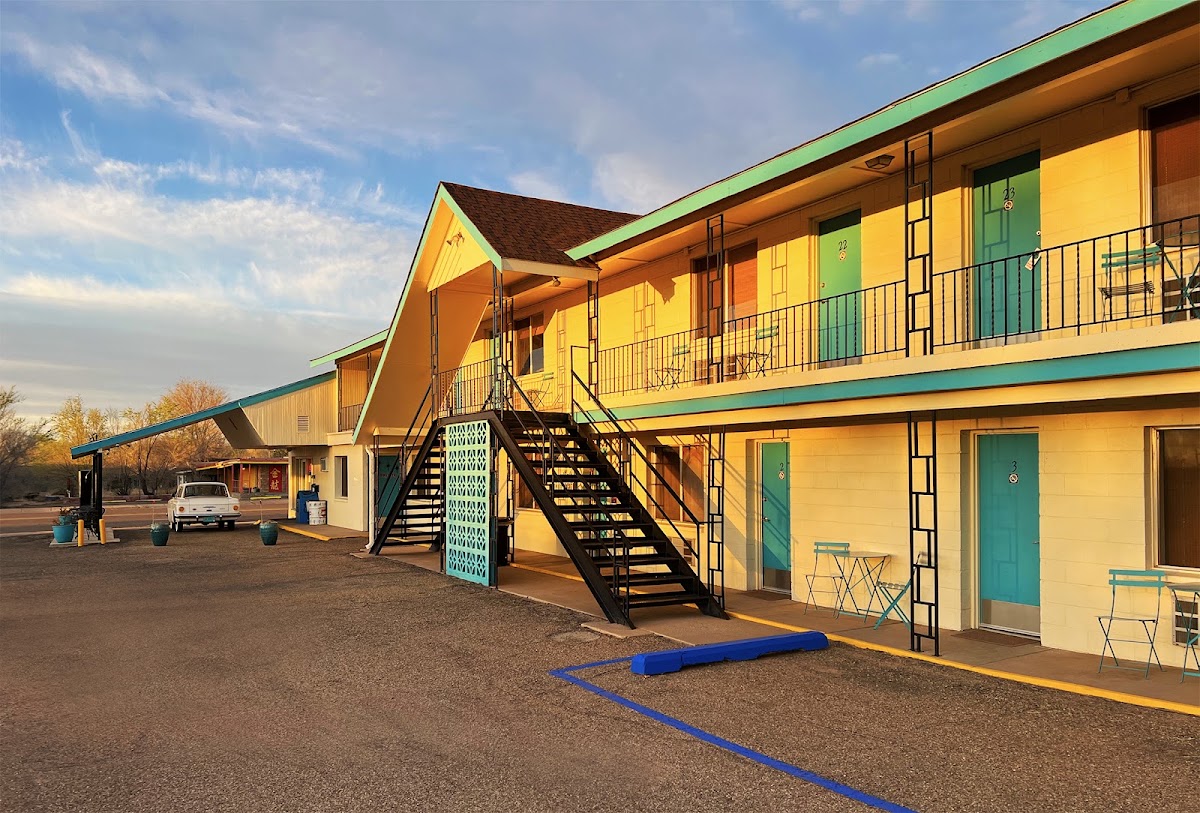 Roadrunner Lodge Motel