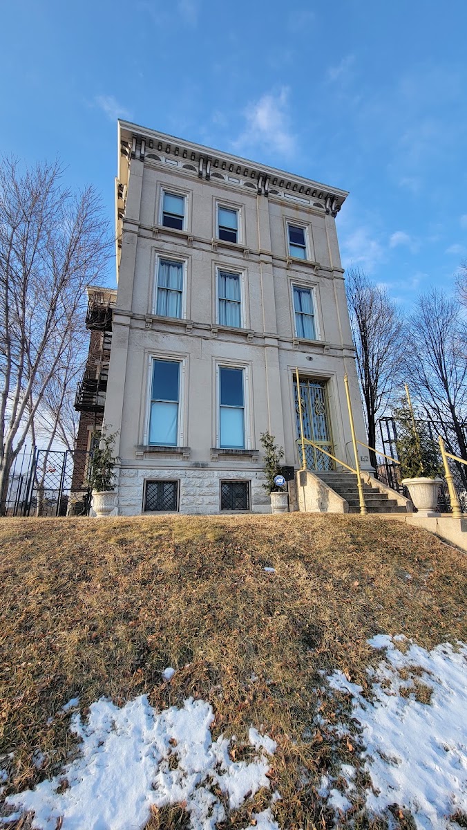 Grand Center Inn